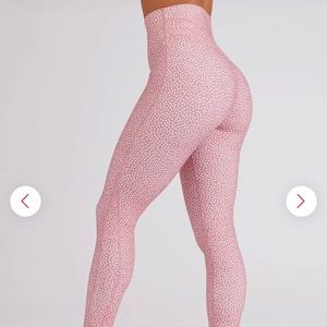 BuffBunny Legacy leggings pink bossy print